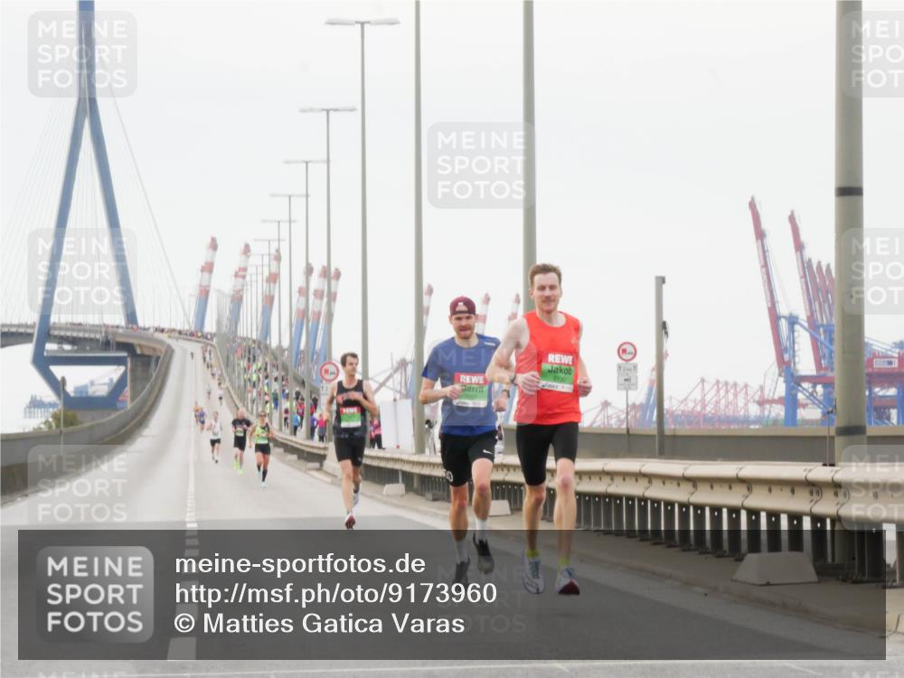 03.10.2025 - Köhlbrandbrückenlauf Matties Gatica Varas http://msf.ph/oto/9173960 03.10.2025 15:34:58 Position 3  meine-sportfotos.de