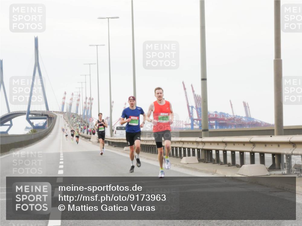 03.10.2025 - Köhlbrandbrückenlauf Matties Gatica Varas http://msf.ph/oto/9173963 03.10.2025 15:35:00 Position 3  meine-sportfotos.de
