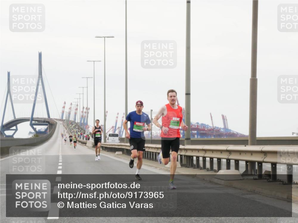 03.10.2025 - Köhlbrandbrückenlauf Matties Gatica Varas http://msf.ph/oto/9173965 03.10.2025 15:35:01 Position 3 1207 meine-sportfotos.de