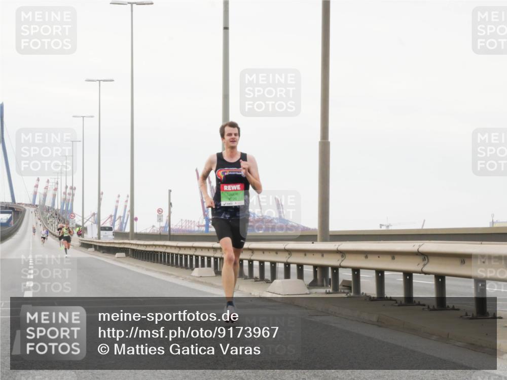 03.10.2025 - Köhlbrandbrückenlauf Matties Gatica Varas http://msf.ph/oto/9173967 03.10.2025 15:35:08 Position 3 9720, 6 meine-sportfotos.de