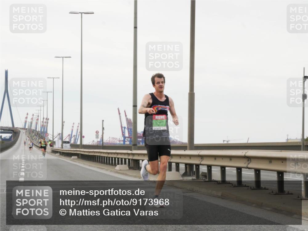 03.10.2025 - Köhlbrandbrückenlauf Matties Gatica Varas http://msf.ph/oto/9173968 03.10.2025 15:35:08 Position 3 720 meine-sportfotos.de