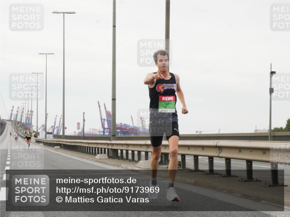 03.10.2025 - Köhlbrandbrückenlauf Matties Gatica Varas http://msf.ph/oto/9173969 03.10.2025 15:35:09 Position 3 720 meine-sportfotos.de