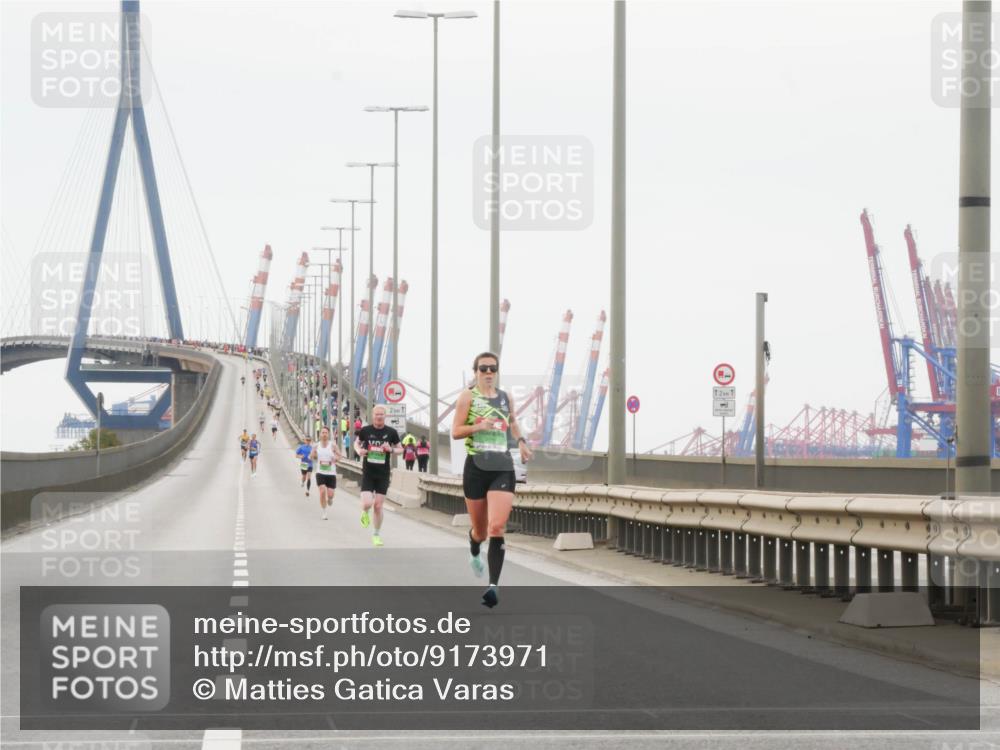03.10.2025 - Köhlbrandbrückenlauf Matties Gatica Varas http://msf.ph/oto/9173971 03.10.2025 15:35:15 Position 3 2, 1, 12, 1 meine-sportfotos.de