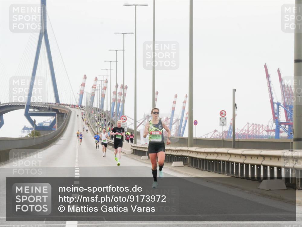 03.10.2025 - Köhlbrandbrückenlauf Matties Gatica Varas http://msf.ph/oto/9173972 03.10.2025 15:35:16 Position 3  meine-sportfotos.de