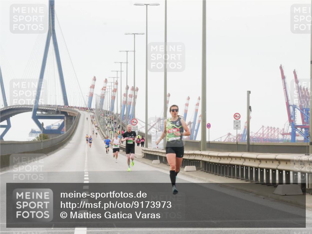 03.10.2025 - Köhlbrandbrückenlauf Matties Gatica Varas http://msf.ph/oto/9173973 03.10.2025 15:35:16 Position 3 2, 12, 1 meine-sportfotos.de