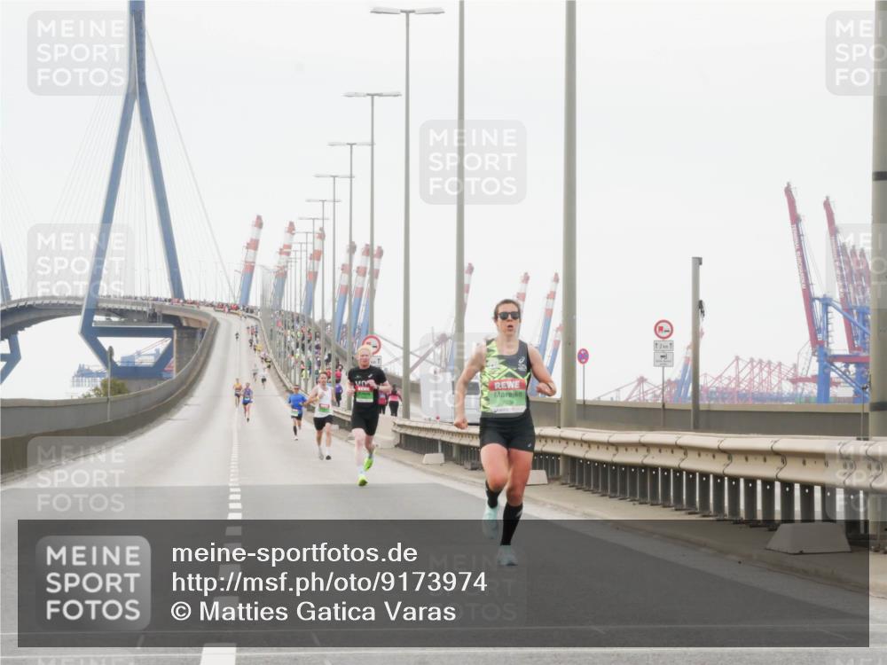 03.10.2025 - Köhlbrandbrückenlauf Matties Gatica Varas http://msf.ph/oto/9173974 03.10.2025 15:35:17 Position 3 7034, 12, 1 meine-sportfotos.de
