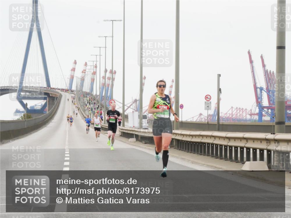 03.10.2025 - Köhlbrandbrückenlauf Matties Gatica Varas http://msf.ph/oto/9173975 03.10.2025 15:35:17 Position 3  meine-sportfotos.de