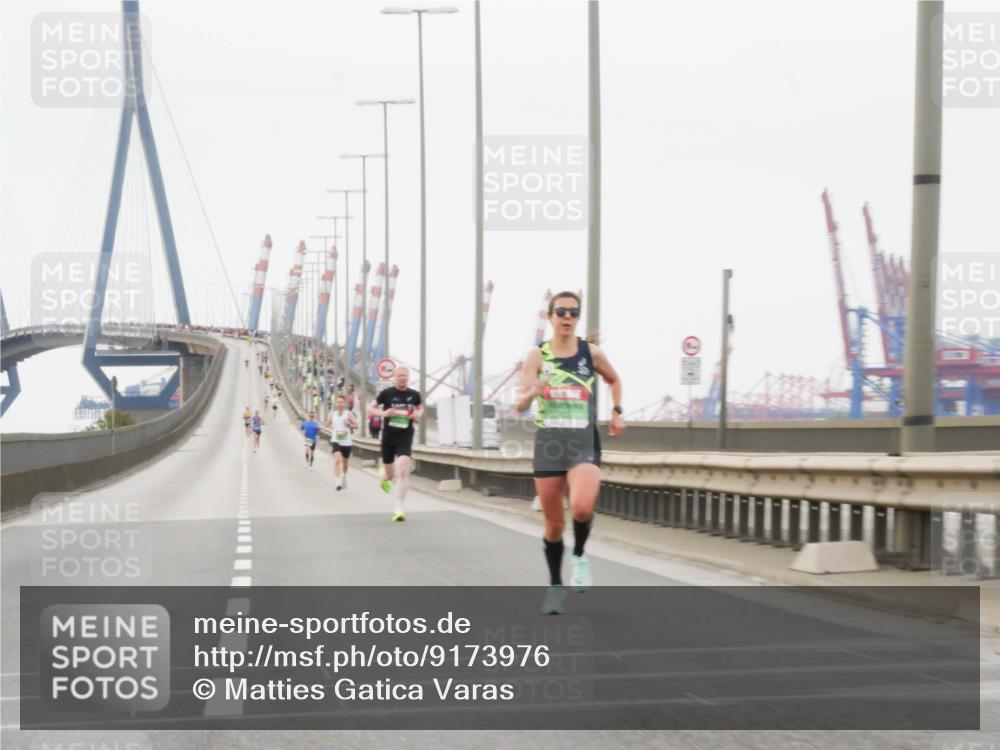 03.10.2025 - Köhlbrandbrückenlauf Matties Gatica Varas http://msf.ph/oto/9173976 03.10.2025 15:35:18 Position 3  meine-sportfotos.de