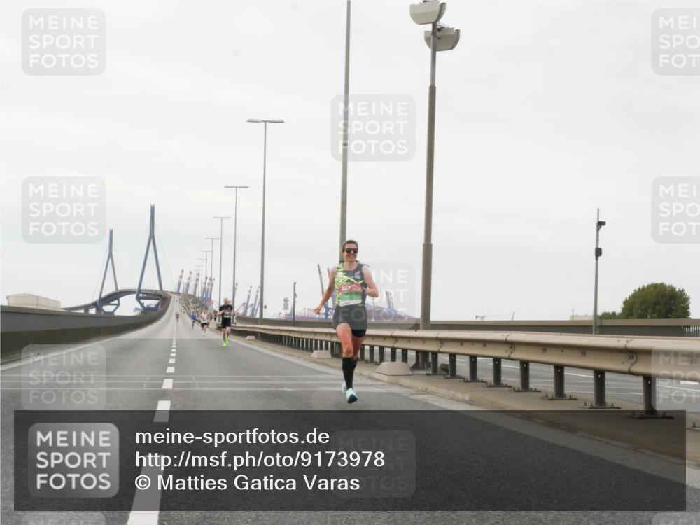 03.10.2025 - Köhlbrandbrückenlauf Matties Gatica Varas http://msf.ph/oto/9173978 03.10.2025 15:35:21 Position 3  meine-sportfotos.de