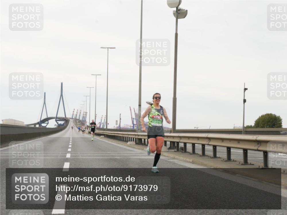 03.10.2025 - Köhlbrandbrückenlauf Matties Gatica Varas http://msf.ph/oto/9173979 03.10.2025 15:35:21 Position 3  meine-sportfotos.de