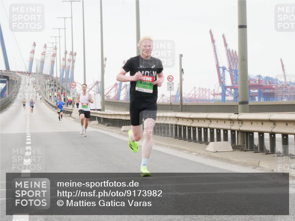 03.10.2025 - Köhlbrandbrückenlauf Matties Gatica Varas http://msf.ph/oto/9173982 03.10.2025 15:35:27 Position 3 12, 7015, 12, 1 meine-sportfotos.de