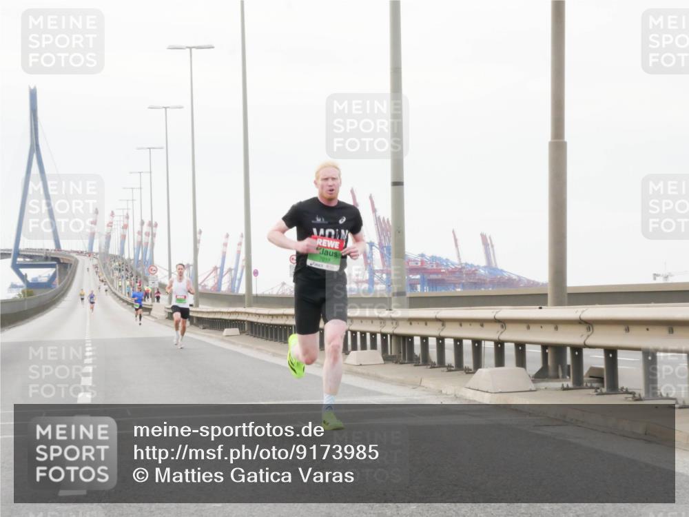 03.10.2025 - Köhlbrandbrückenlauf Matties Gatica Varas http://msf.ph/oto/9173985 03.10.2025 15:35:28 Position 3 7015 meine-sportfotos.de