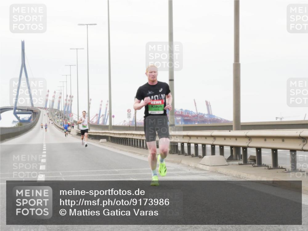03.10.2025 - Köhlbrandbrückenlauf Matties Gatica Varas http://msf.ph/oto/9173986 03.10.2025 15:35:29 Position 3  meine-sportfotos.de