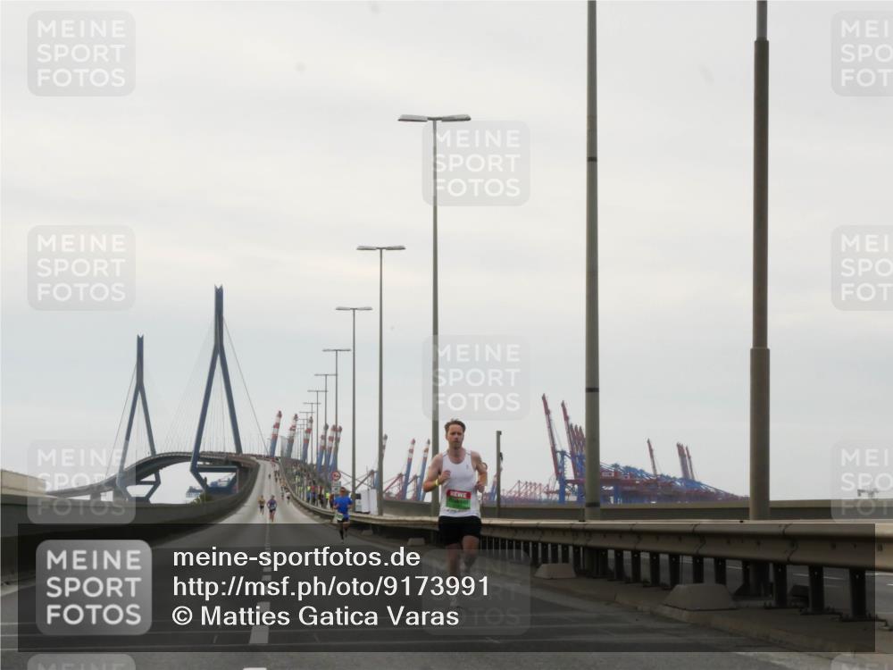 03.10.2025 - Köhlbrandbrückenlauf Matties Gatica Varas http://msf.ph/oto/9173991 03.10.2025 15:35:35 Position 3  meine-sportfotos.de