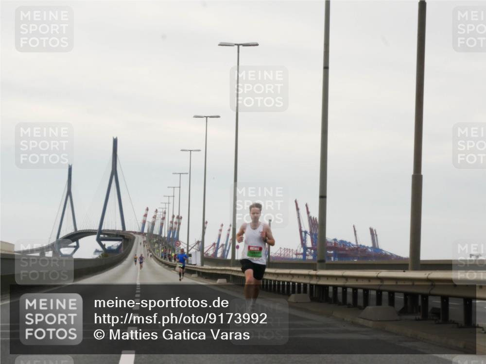 03.10.2025 - Köhlbrandbrückenlauf Matties Gatica Varas http://msf.ph/oto/9173992 03.10.2025 15:35:35 Position 3  meine-sportfotos.de