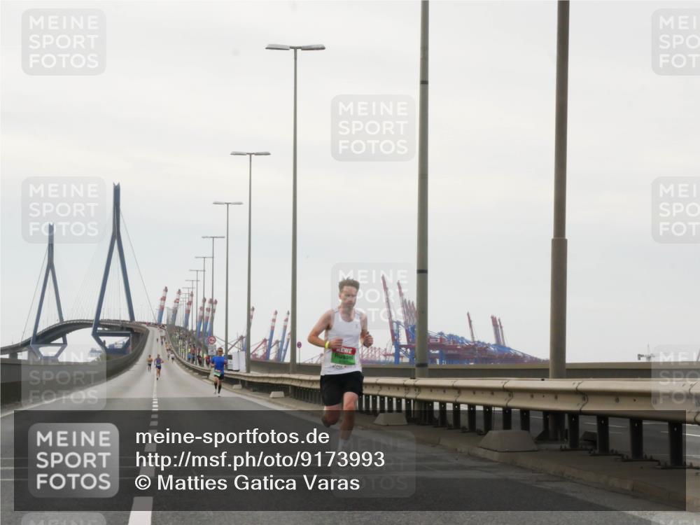 03.10.2025 - Köhlbrandbrückenlauf Matties Gatica Varas http://msf.ph/oto/9173993 03.10.2025 15:35:36 Position 3  meine-sportfotos.de