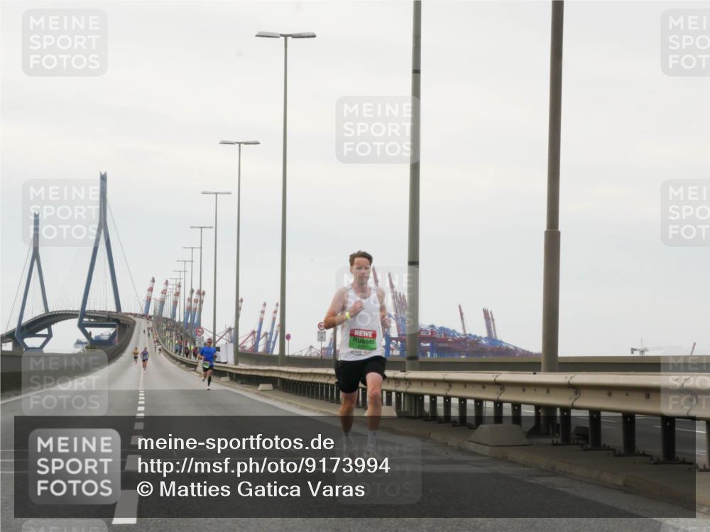 03.10.2025 - Köhlbrandbrückenlauf Matties Gatica Varas http://msf.ph/oto/9173994 03.10.2025 15:35:36 Position 3  meine-sportfotos.de