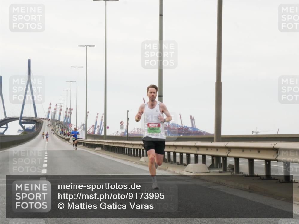 03.10.2025 - Köhlbrandbrückenlauf Matties Gatica Varas http://msf.ph/oto/9173995 03.10.2025 15:35:37 Position 3 8787 meine-sportfotos.de