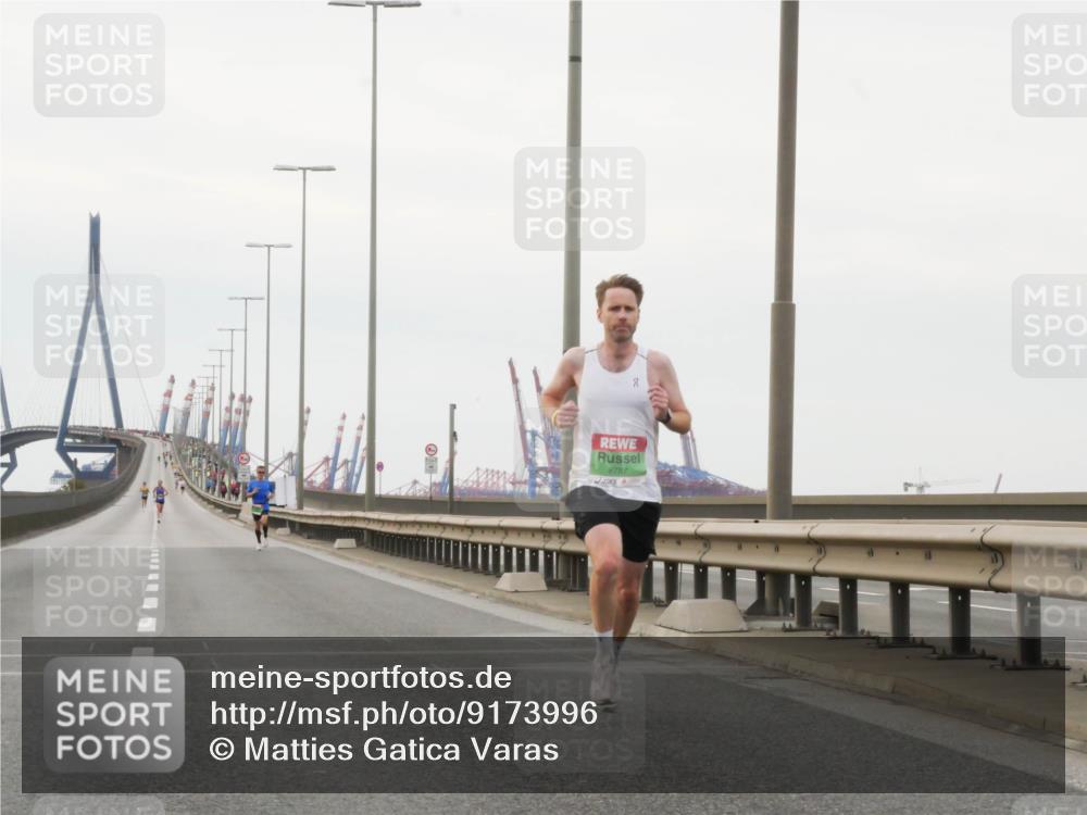 03.10.2025 - Köhlbrandbrückenlauf Matties Gatica Varas http://msf.ph/oto/9173996 03.10.2025 15:35:37 Position 3 8787 meine-sportfotos.de