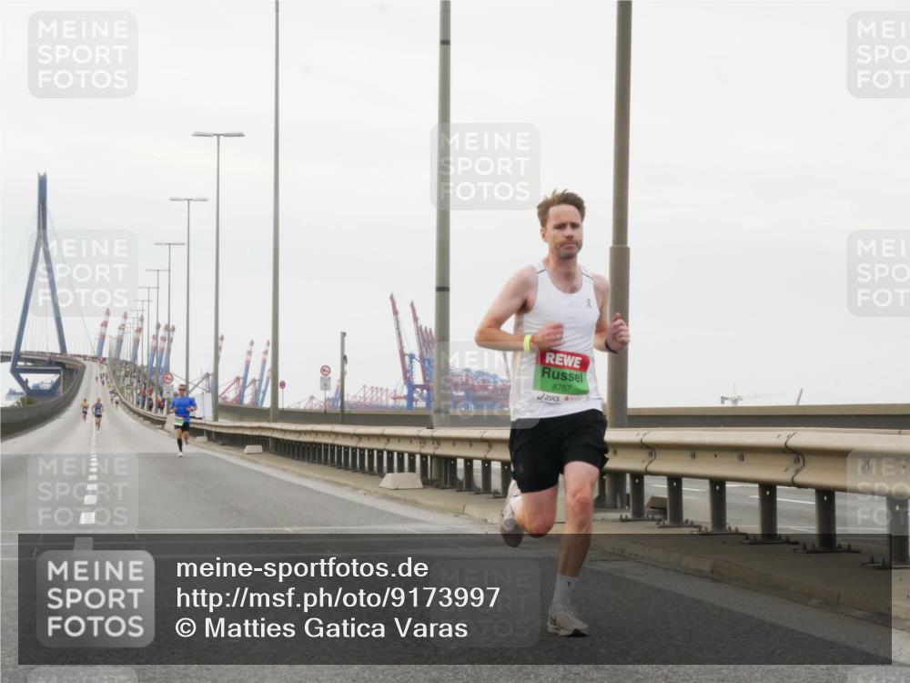 03.10.2025 - Köhlbrandbrückenlauf Matties Gatica Varas http://msf.ph/oto/9173997 03.10.2025 15:35:38 Position 3 8787 meine-sportfotos.de