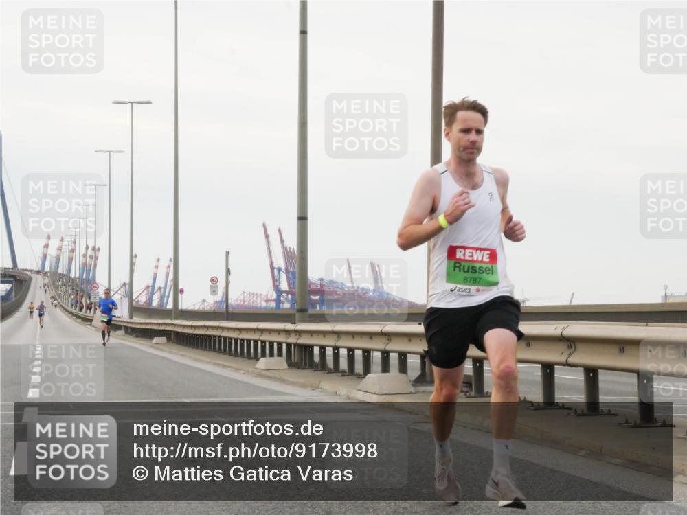 03.10.2025 - Köhlbrandbrückenlauf Matties Gatica Varas http://msf.ph/oto/9173998 03.10.2025 15:35:38 Position 3 8787 meine-sportfotos.de