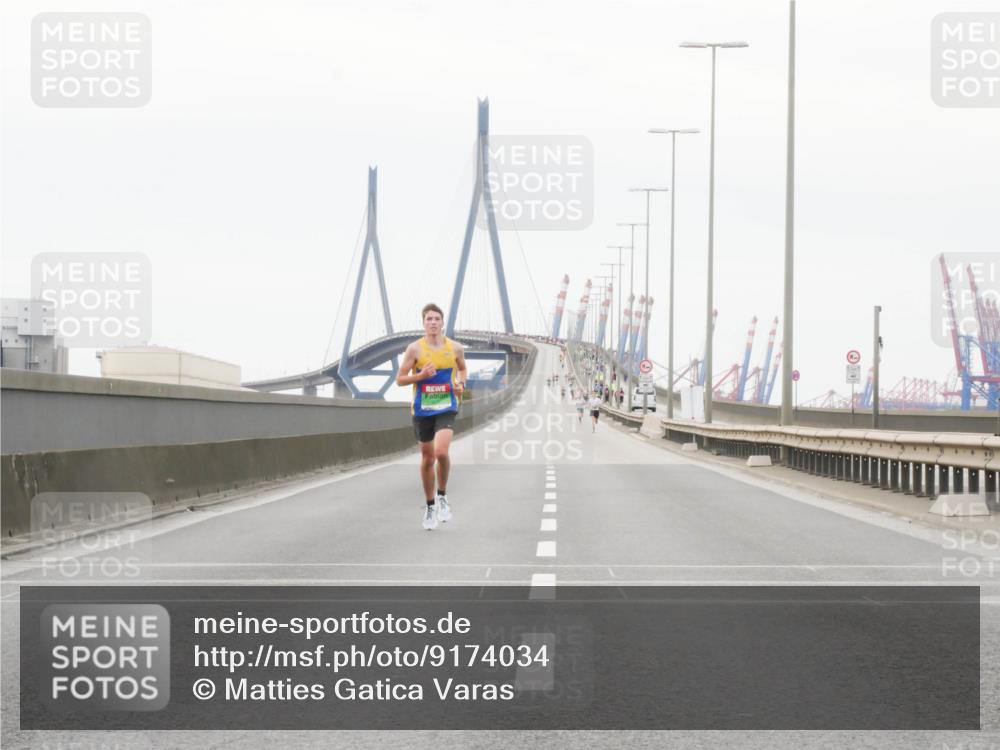03.10.2025 - Köhlbrandbrückenlauf Matties Gatica Varas http://msf.ph/oto/9174034 03.10.2025 15:36:18 Position 3  meine-sportfotos.de