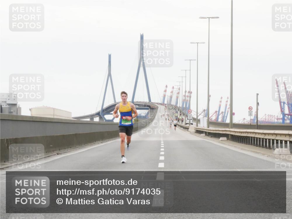 03.10.2025 - Köhlbrandbrückenlauf Matties Gatica Varas http://msf.ph/oto/9174035 03.10.2025 15:36:19 Position 3  meine-sportfotos.de
