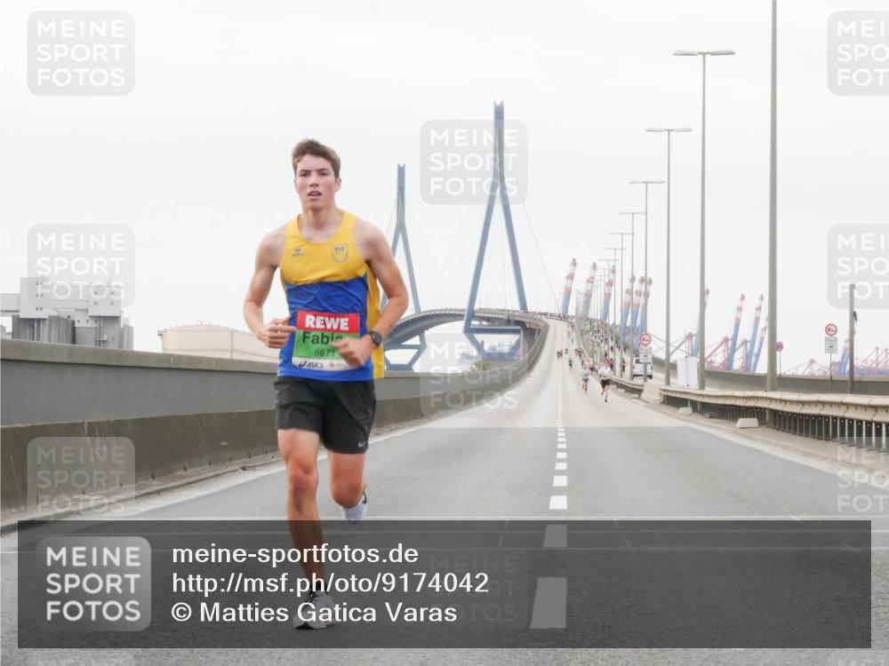 03.10.2025 - Köhlbrandbrückenlauf Matties Gatica Varas http://msf.ph/oto/9174042 03.10.2025 15:36:22 Position 3 8871 meine-sportfotos.de