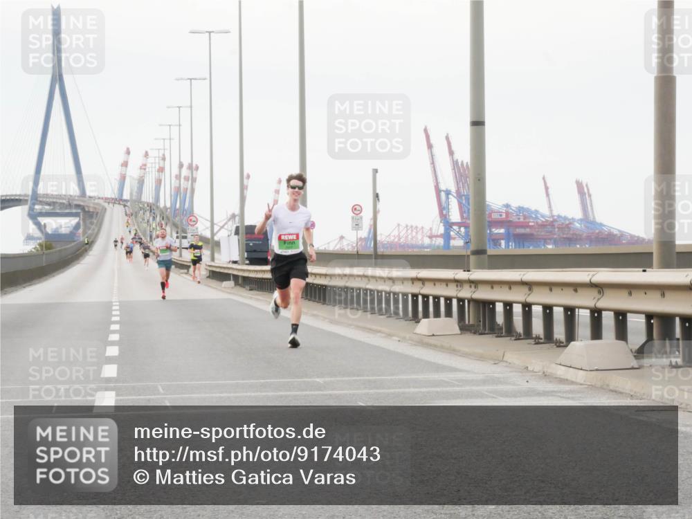 03.10.2025 - Köhlbrandbrückenlauf Matties Gatica Varas http://msf.ph/oto/9174043 03.10.2025 15:36:49 Position 3  meine-sportfotos.de