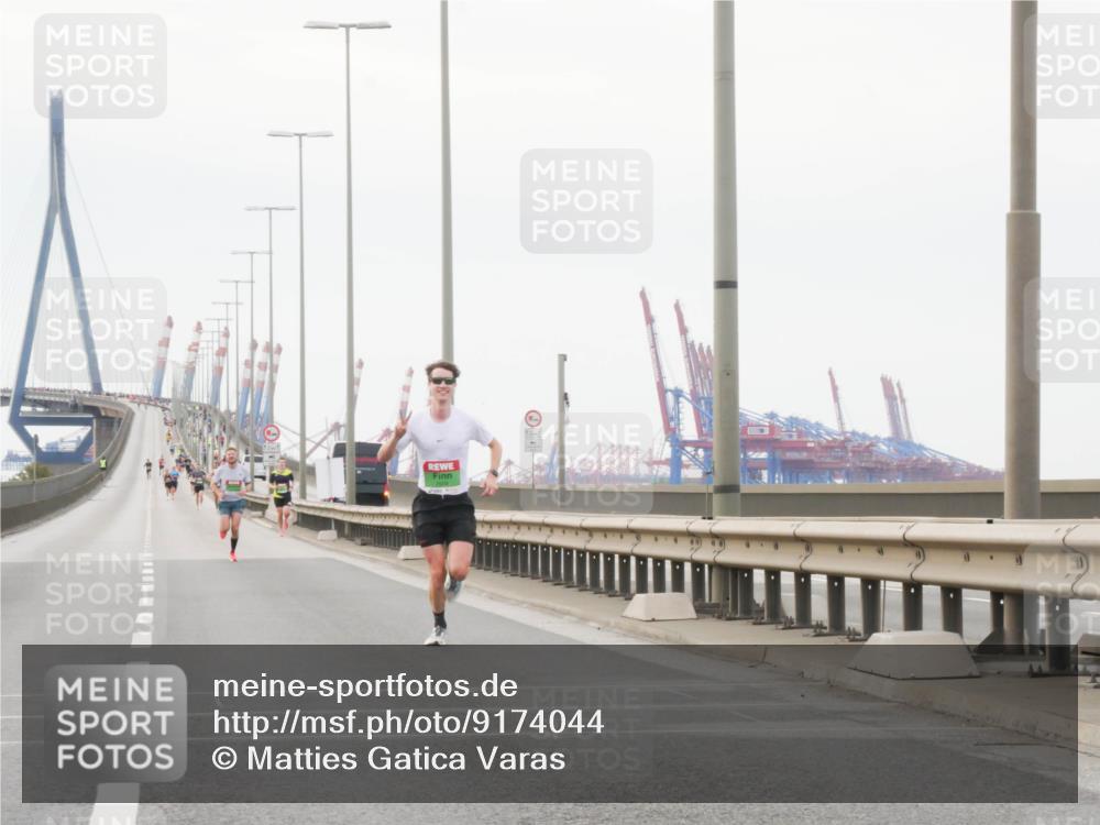 03.10.2025 - Köhlbrandbrückenlauf Matties Gatica Varas http://msf.ph/oto/9174044 03.10.2025 15:36:49 Position 3  meine-sportfotos.de
