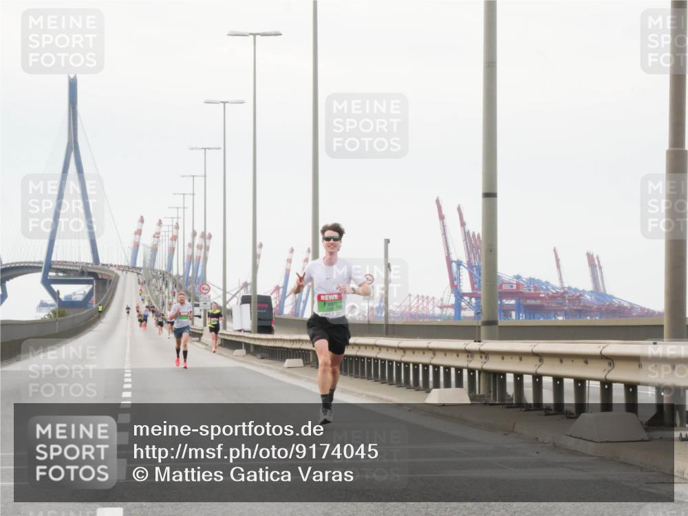 03.10.2025 - Köhlbrandbrückenlauf Matties Gatica Varas http://msf.ph/oto/9174045 03.10.2025 15:36:50 Position 3 12, 1 meine-sportfotos.de
