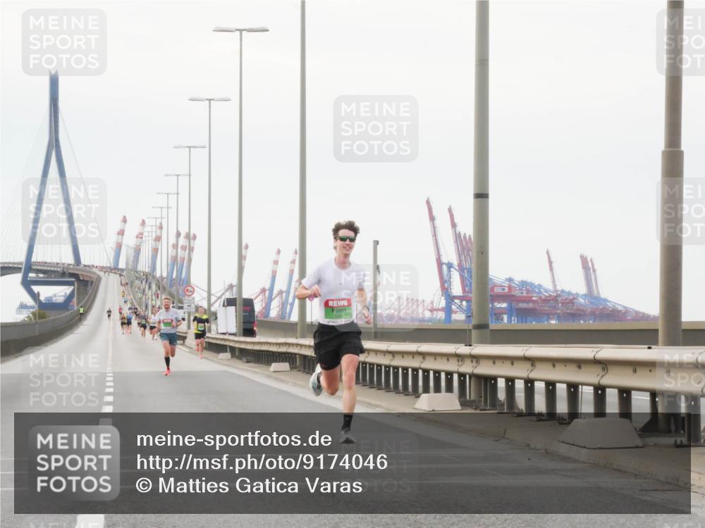 03.10.2025 - Köhlbrandbrückenlauf Matties Gatica Varas http://msf.ph/oto/9174046 03.10.2025 15:36:50 Position 3  meine-sportfotos.de