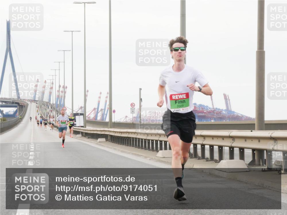 03.10.2025 - Köhlbrandbrückenlauf Matties Gatica Varas http://msf.ph/oto/9174051 03.10.2025 15:36:53 Position 3 7009 meine-sportfotos.de