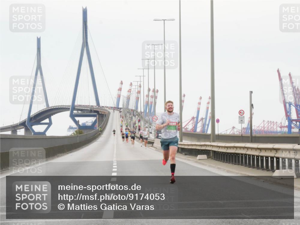 03.10.2025 - Köhlbrandbrückenlauf Matties Gatica Varas http://msf.ph/oto/9174053 03.10.2025 15:36:57 Position 3 12, 1 meine-sportfotos.de