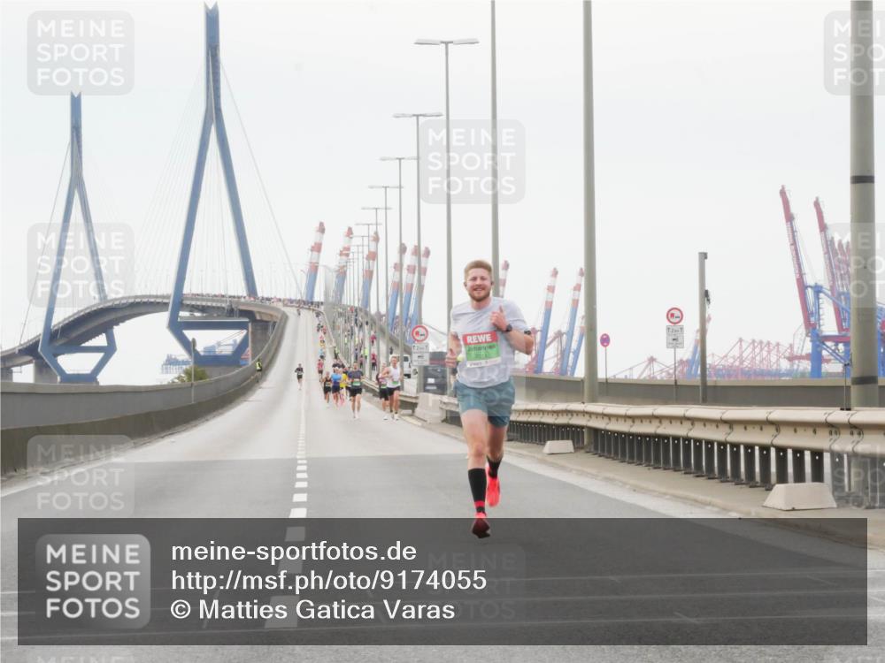 03.10.2025 - Köhlbrandbrückenlauf Matties Gatica Varas http://msf.ph/oto/9174055 03.10.2025 15:36:58 Position 3 7011, 12, 1 meine-sportfotos.de