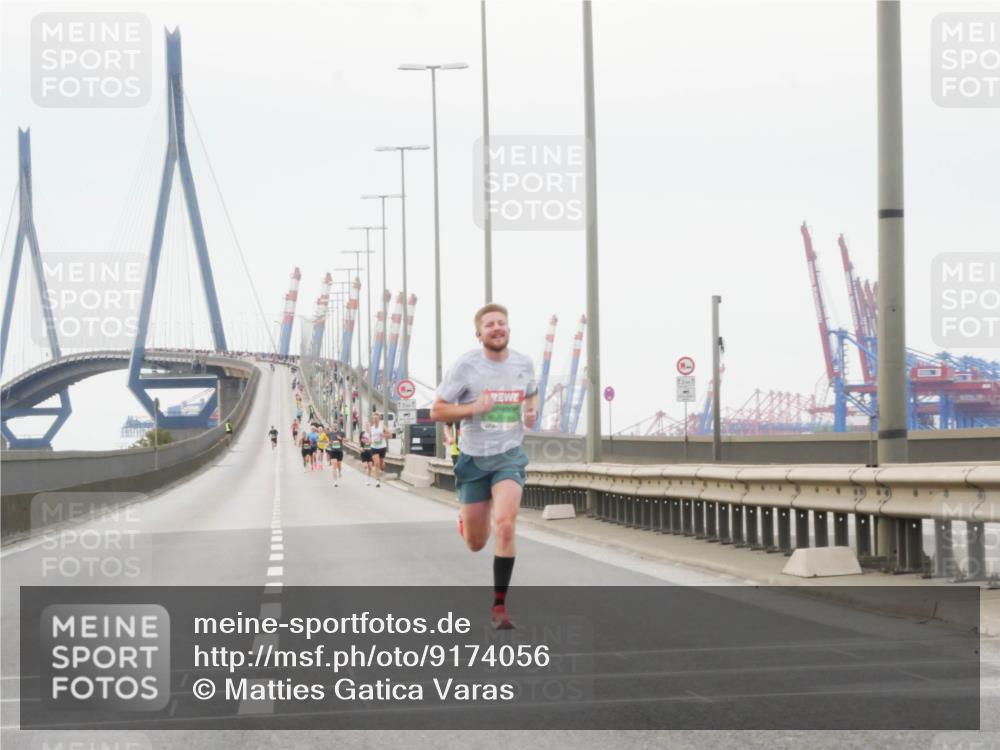 03.10.2025 - Köhlbrandbrückenlauf Matties Gatica Varas http://msf.ph/oto/9174056 03.10.2025 15:36:59 Position 3 12, 1 meine-sportfotos.de