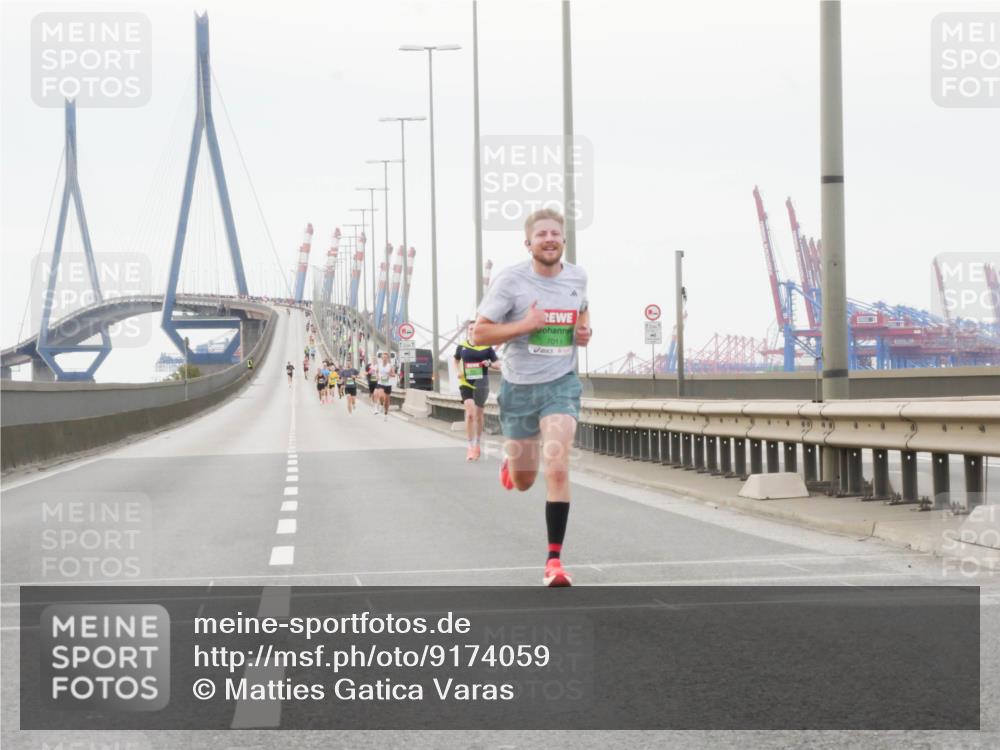 03.10.2025 - Köhlbrandbrückenlauf Matties Gatica Varas http://msf.ph/oto/9174059 03.10.2025 15:37:00 Position 3 7011 meine-sportfotos.de