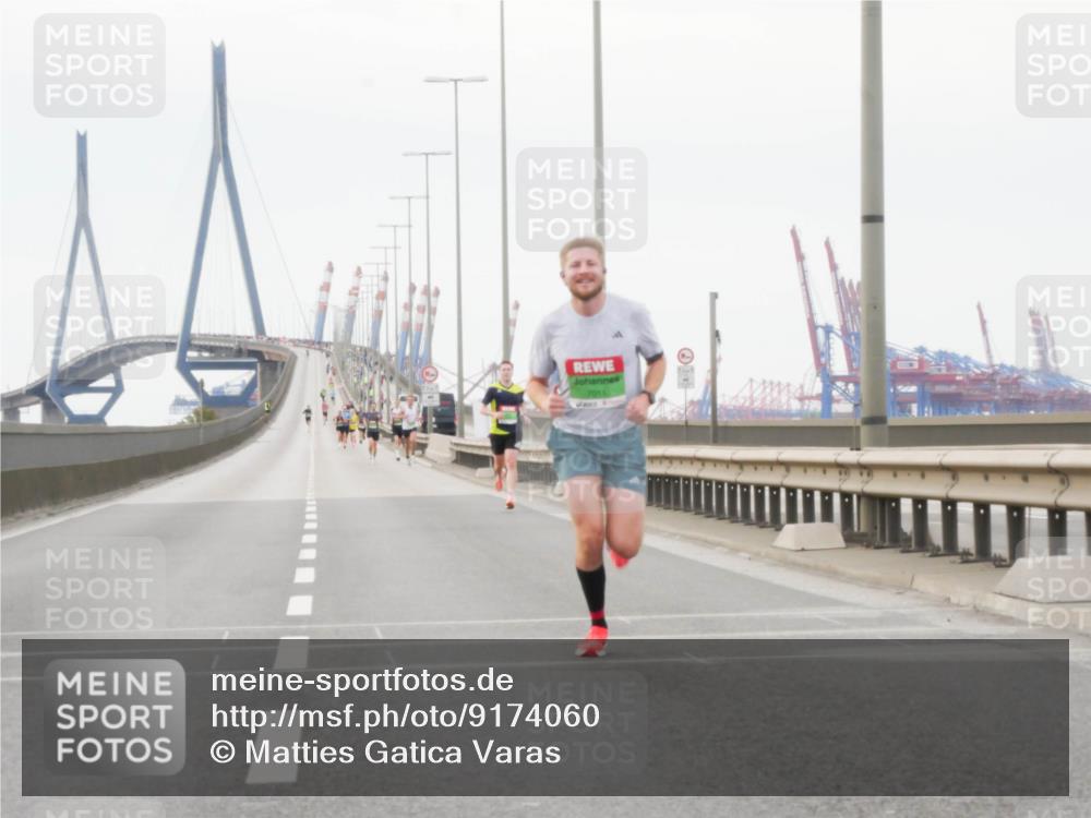 03.10.2025 - Köhlbrandbrückenlauf Matties Gatica Varas http://msf.ph/oto/9174060 03.10.2025 15:37:01 Position 3  meine-sportfotos.de