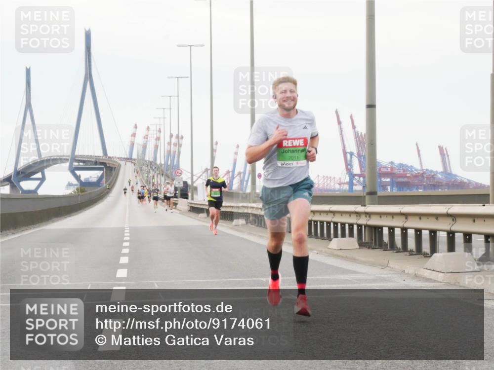 03.10.2025 - Köhlbrandbrückenlauf Matties Gatica Varas http://msf.ph/oto/9174061 03.10.2025 15:37:01 Position 3 7011 meine-sportfotos.de