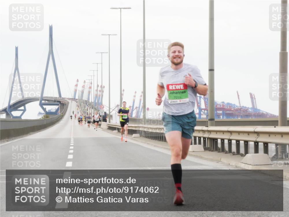 03.10.2025 - Köhlbrandbrückenlauf Matties Gatica Varas http://msf.ph/oto/9174062 03.10.2025 15:37:02 Position 3 7011 meine-sportfotos.de