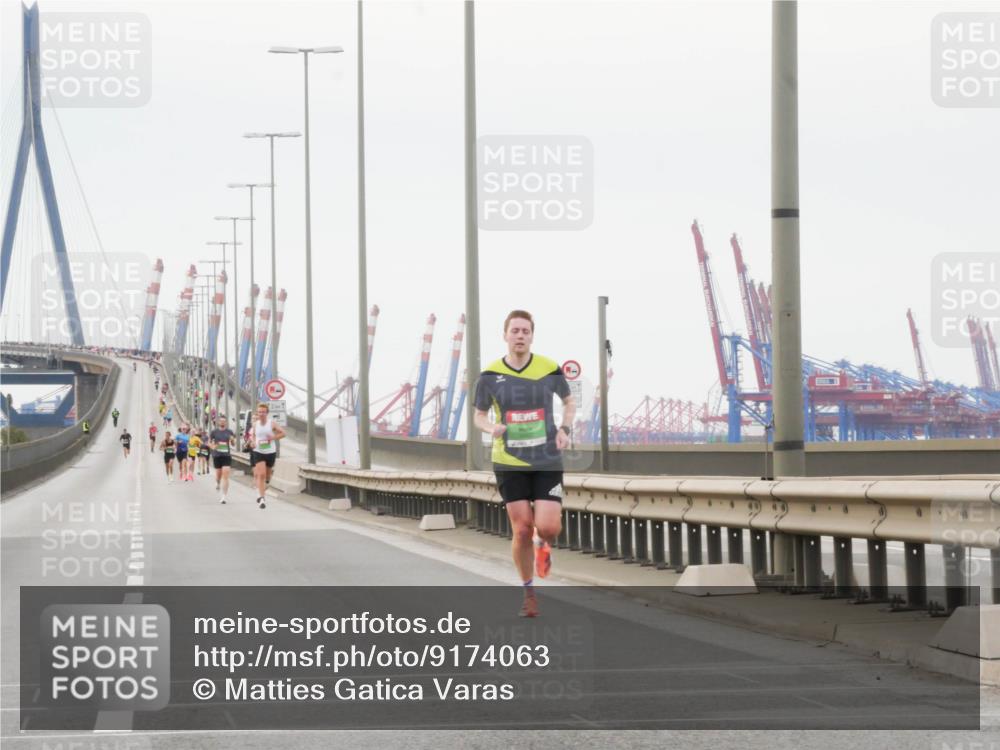 03.10.2025 - Köhlbrandbrückenlauf Matties Gatica Varas http://msf.ph/oto/9174063 03.10.2025 15:37:06 Position 3 2 meine-sportfotos.de