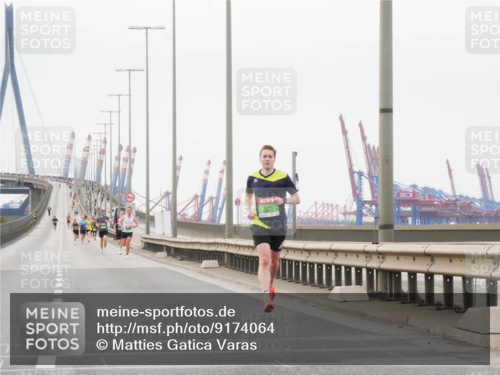 03.10.2025 - Köhlbrandbrückenlauf Matties Gatica Varas http://msf.ph/oto/9174064 03.10.2025 15:37:07 Position 3  meine-sportfotos.de