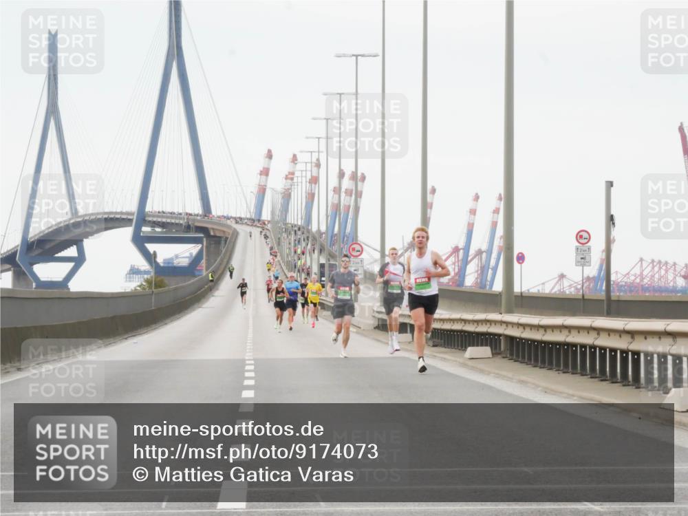03.10.2025 - Köhlbrandbrückenlauf Matties Gatica Varas http://msf.ph/oto/9174073 03.10.2025 15:37:16 Position 3 2, 1, 12, 1 meine-sportfotos.de