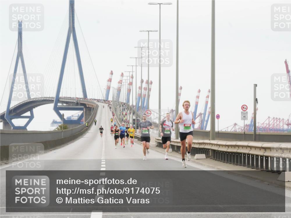 03.10.2025 - Köhlbrandbrückenlauf Matties Gatica Varas http://msf.ph/oto/9174075 03.10.2025 15:37:17 Position 3 2, 2 meine-sportfotos.de