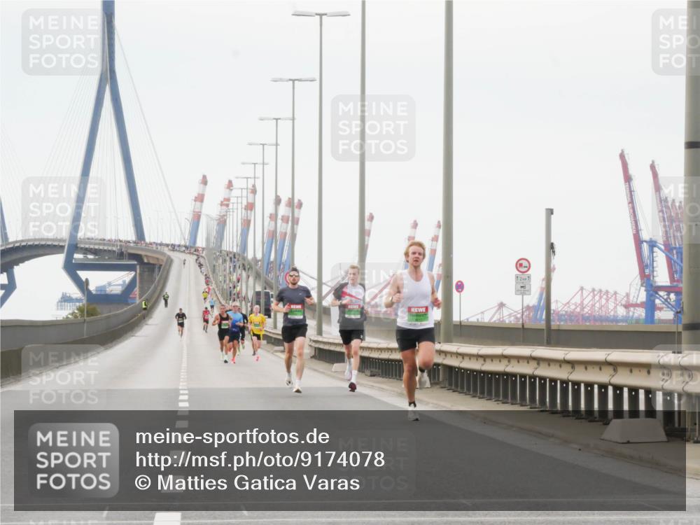 03.10.2025 - Köhlbrandbrückenlauf Matties Gatica Varas http://msf.ph/oto/9174078 03.10.2025 15:37:19 Position 3 12, 1 meine-sportfotos.de