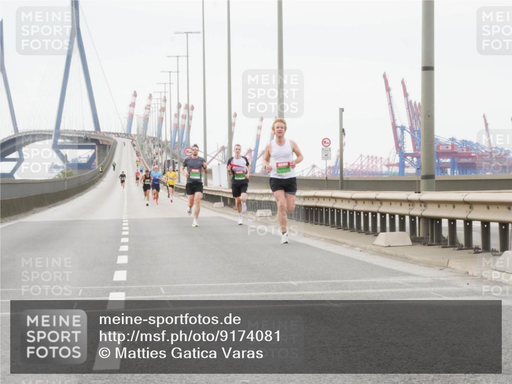 03.10.2025 - Köhlbrandbrückenlauf Matties Gatica Varas http://msf.ph/oto/9174081 03.10.2025 15:37:20 Position 3  meine-sportfotos.de