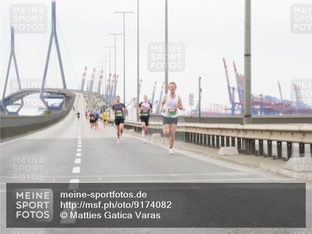 03.10.2025 - Köhlbrandbrückenlauf Matties Gatica Varas http://msf.ph/oto/9174082 03.10.2025 15:37:21 Position 3  meine-sportfotos.de