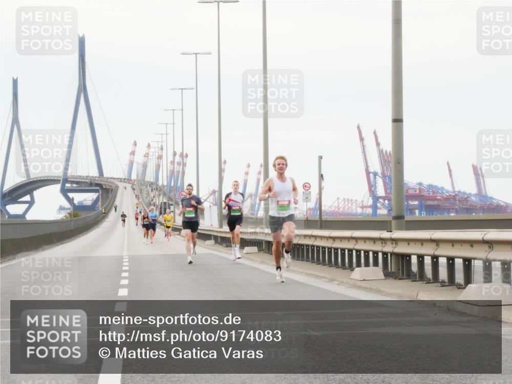 03.10.2025 - Köhlbrandbrückenlauf Matties Gatica Varas http://msf.ph/oto/9174083 03.10.2025 15:37:21 Position 3  meine-sportfotos.de