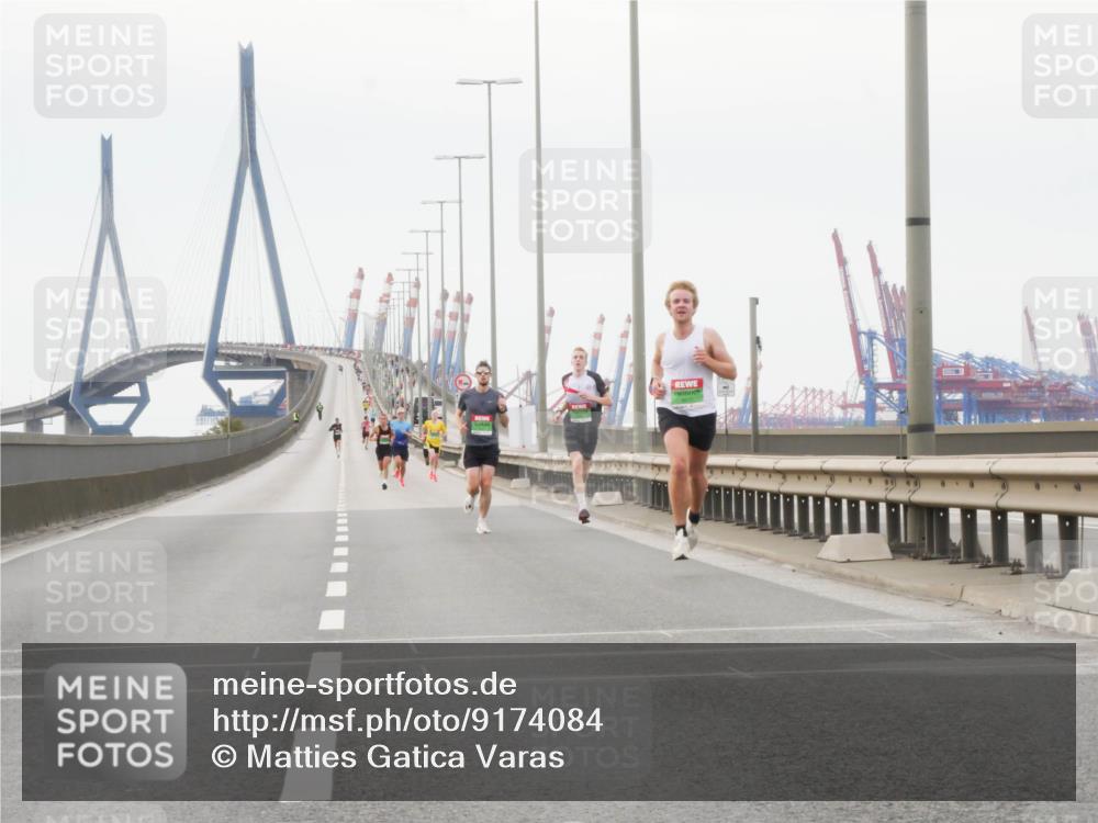 03.10.2025 - Köhlbrandbrückenlauf Matties Gatica Varas http://msf.ph/oto/9174084 03.10.2025 15:37:22 Position 3  meine-sportfotos.de