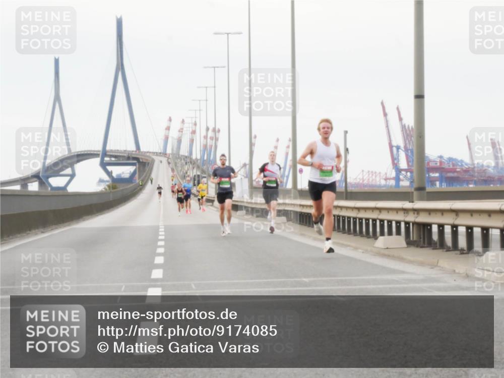 03.10.2025 - Köhlbrandbrückenlauf Matties Gatica Varas http://msf.ph/oto/9174085 03.10.2025 15:37:22 Position 3  meine-sportfotos.de